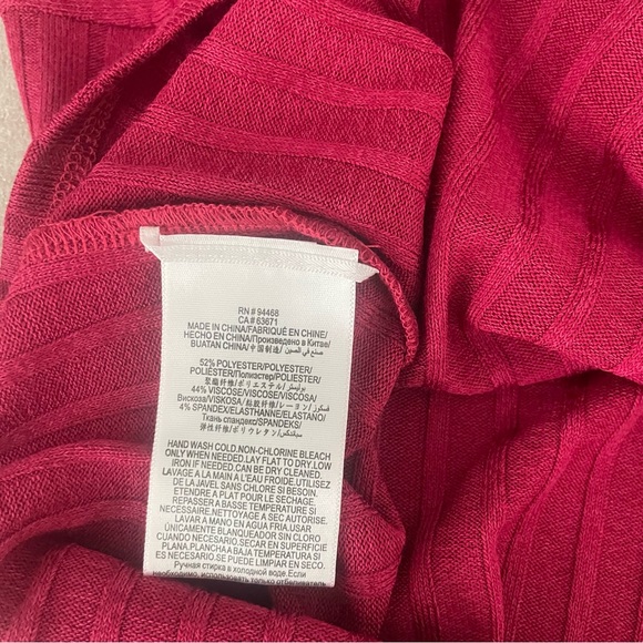 BCBGMAXAZRIA Red Cold Shoulder Knit Top Size Medium - Picture 7 of 8